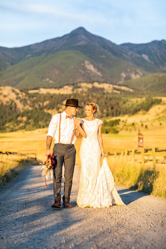 tips to elope in Paradise Valley Montana with bride and groom